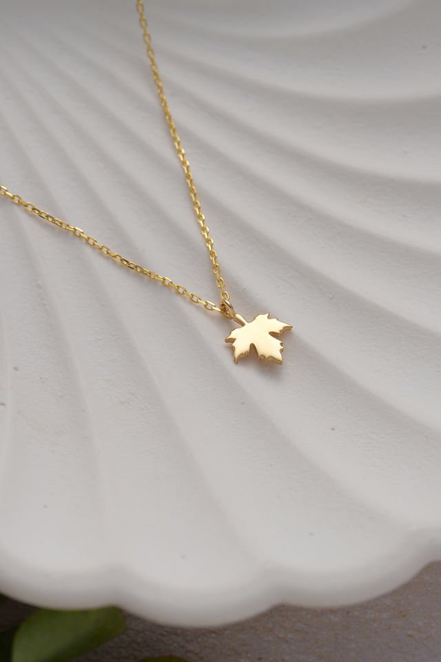 PRENSES PIRLANTA 14 Ayar Altın Çınar Yaprağı Kolye