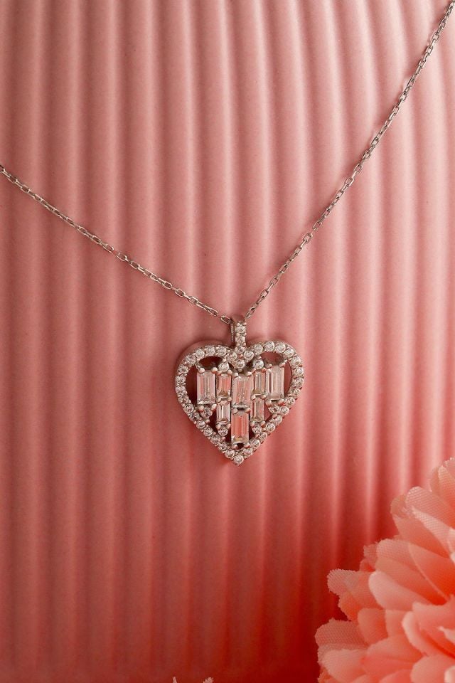 Prenses Pırlanta-14 Ayar Beyaz Altın Baget Trapez Taşlı Altın Kolye Modeli