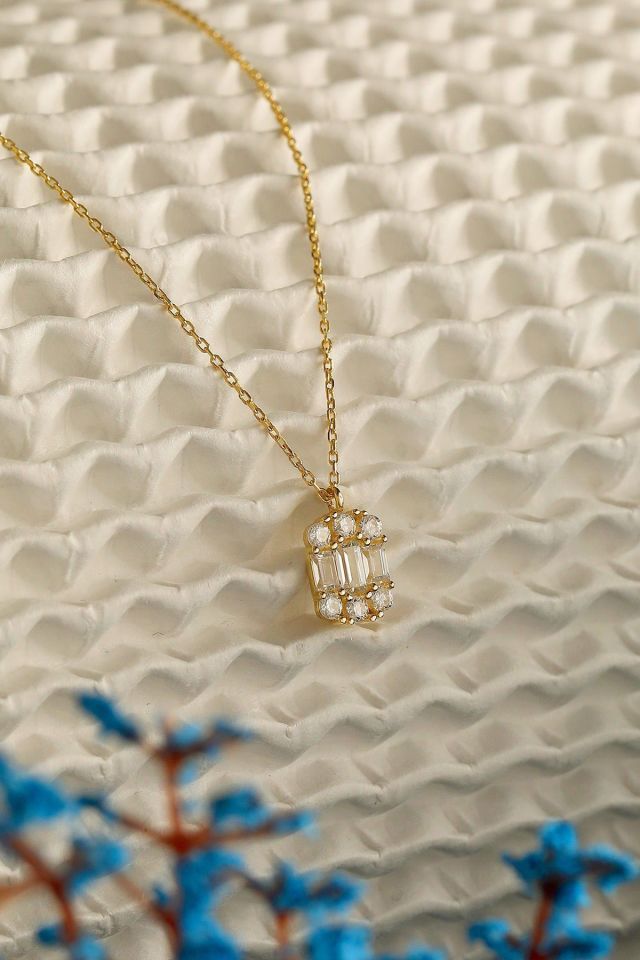 Prenses Pırlanta-14 Ayar Altın Baget Taşlı Altın Kolye Modeli