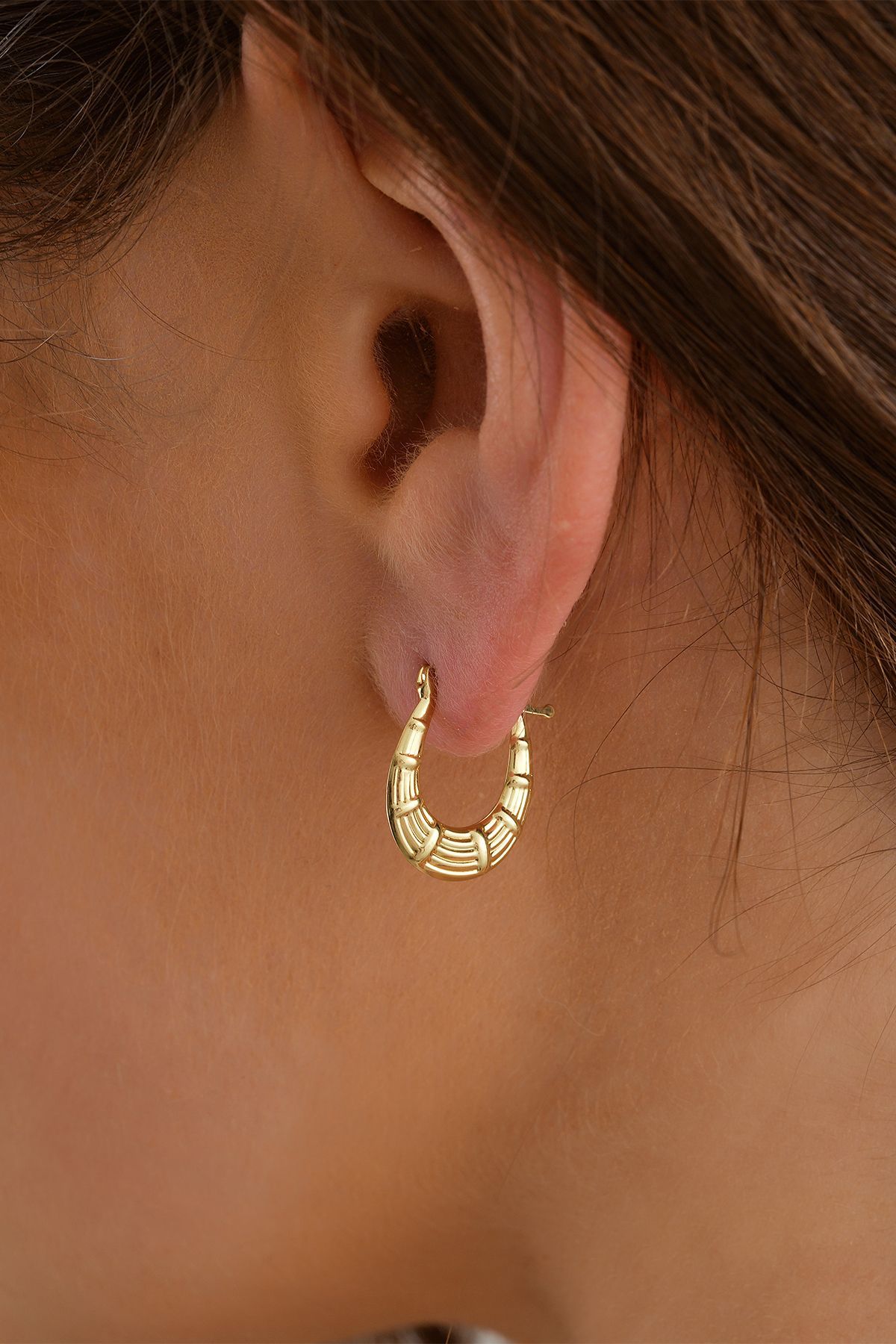 14 Ayar Altın Desenli U Küpe