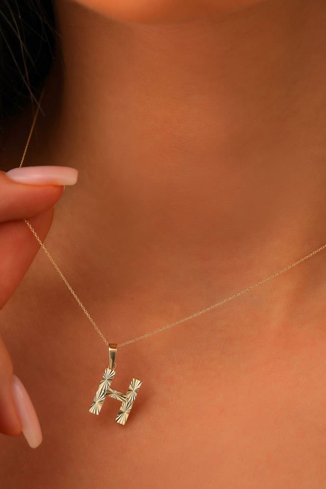 Prenses Pırlanta Kadın 14 Ayar Altın Harf Kolye A & Z Harfi Altın Kolye Zincirli Kalemli Işıltılı Desenli  42 cm H