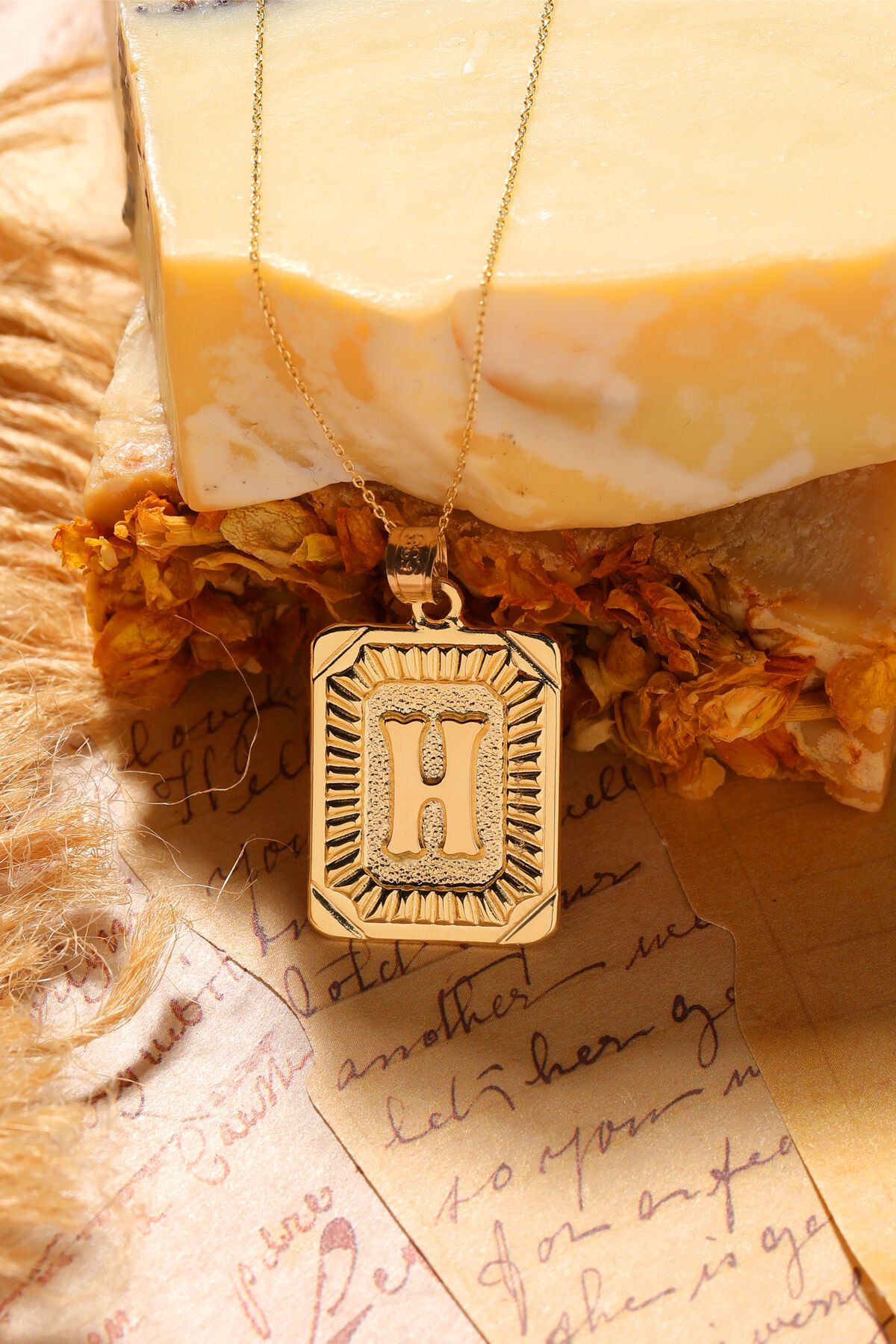 PRENSES PIRLANTA Kadın 14 Ayar Altın Kare Harf Kolye A & Z Harfi Altın Kolye Zincirli Harf Kolye 42 Cm H