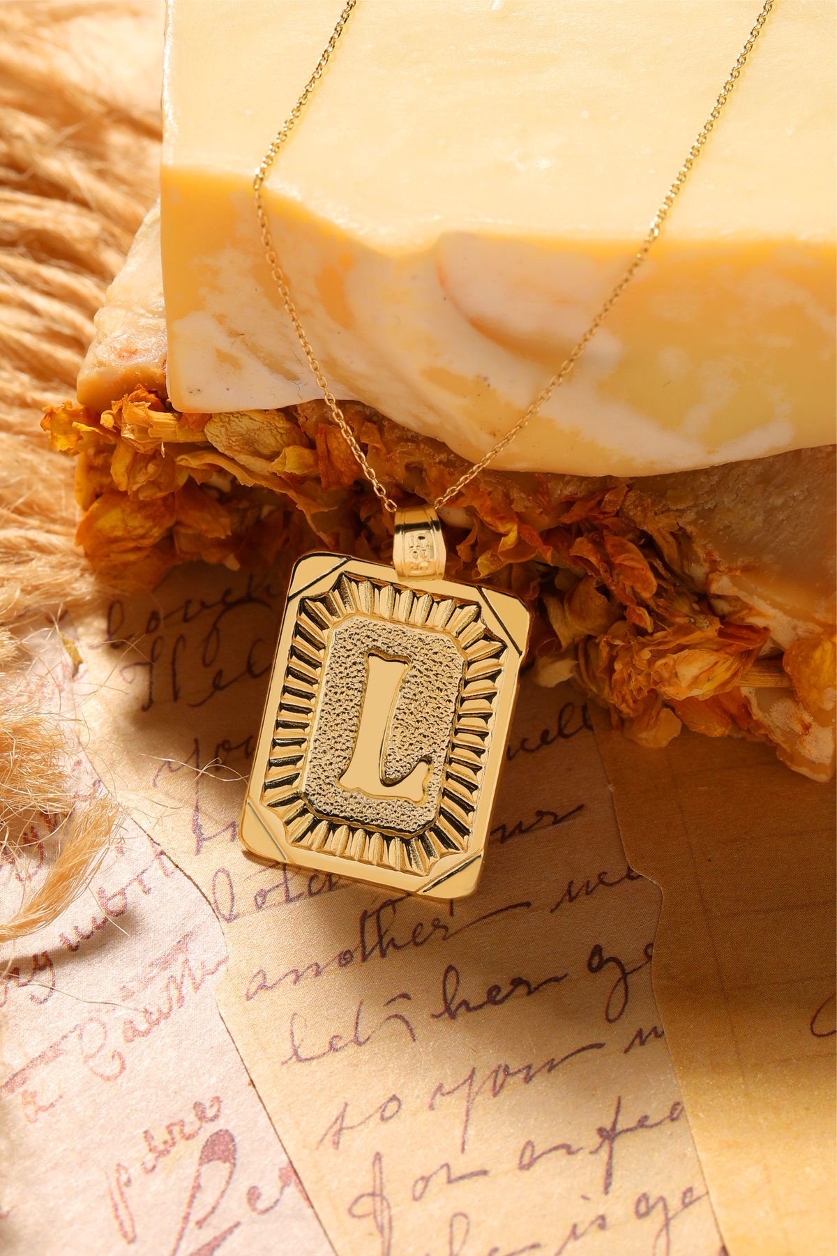 PRENSES PIRLANTA Kadın 14 Ayar Altın Kare Harf Kolye A & Z Harfi Altın Kolye Zincirli Harf Kolye 42 Cm L