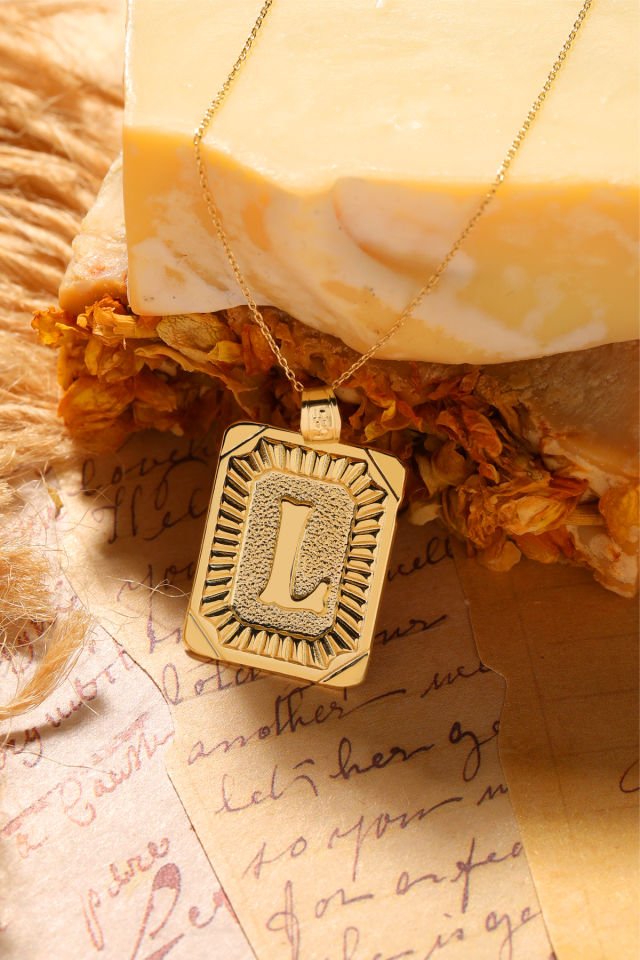 PRENSES PIRLANTA Kadın 14 Ayar Altın Kare Harf Kolye A & Z Harfi Altın Kolye Zincirli Harf Kolye 42 Cm L