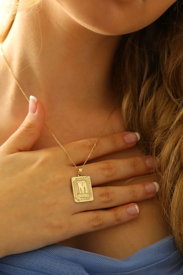 PRENSES PIRLANTA Kadın 14 Ayar Altın Kare Harf Kolye A & Z Harfi Altın Kolye Zincirli Harf Kolye 42 Cm M