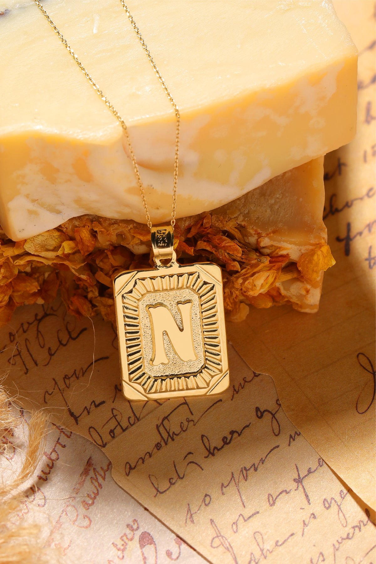 PRENSES PIRLANTA Kadın 14 Ayar Altın Kare Harf Kolye A & Z Harfi Altın Kolye Zincirli Harf Kolye 42 Cm N
