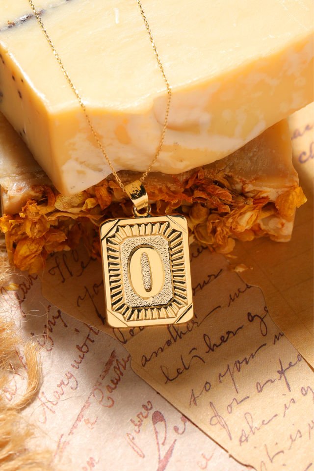 PRENSES PIRLANTA Kadın 14 Ayar Altın Kare Harf Kolye A & Z Harfi Altın Kolye Zincirli Harf Kolye 42 Cm O