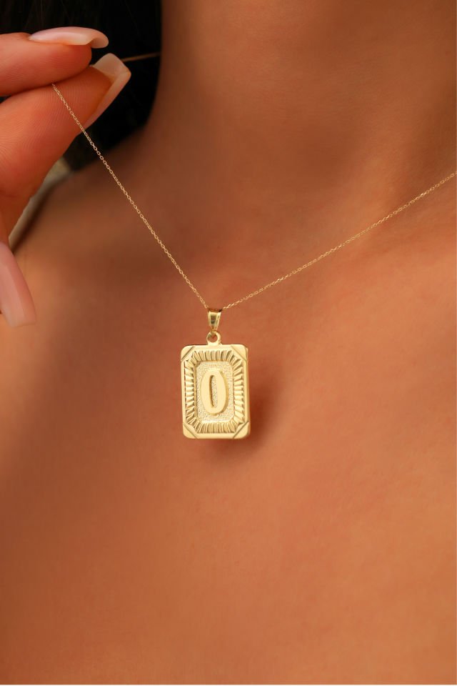 PRENSES PIRLANTA Kadın 14 Ayar Altın Kare Harf Kolye A & Z Harfi Altın Kolye Zincirli Harf Kolye 42 Cm O