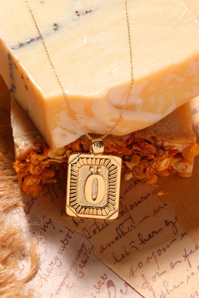 PRENSES PIRLANTA Kadın 14 Ayar Altın Kare Harf Kolye A & Z Harfi Altın Kolye Zincirli Harf Kolye 42 Cm Ö