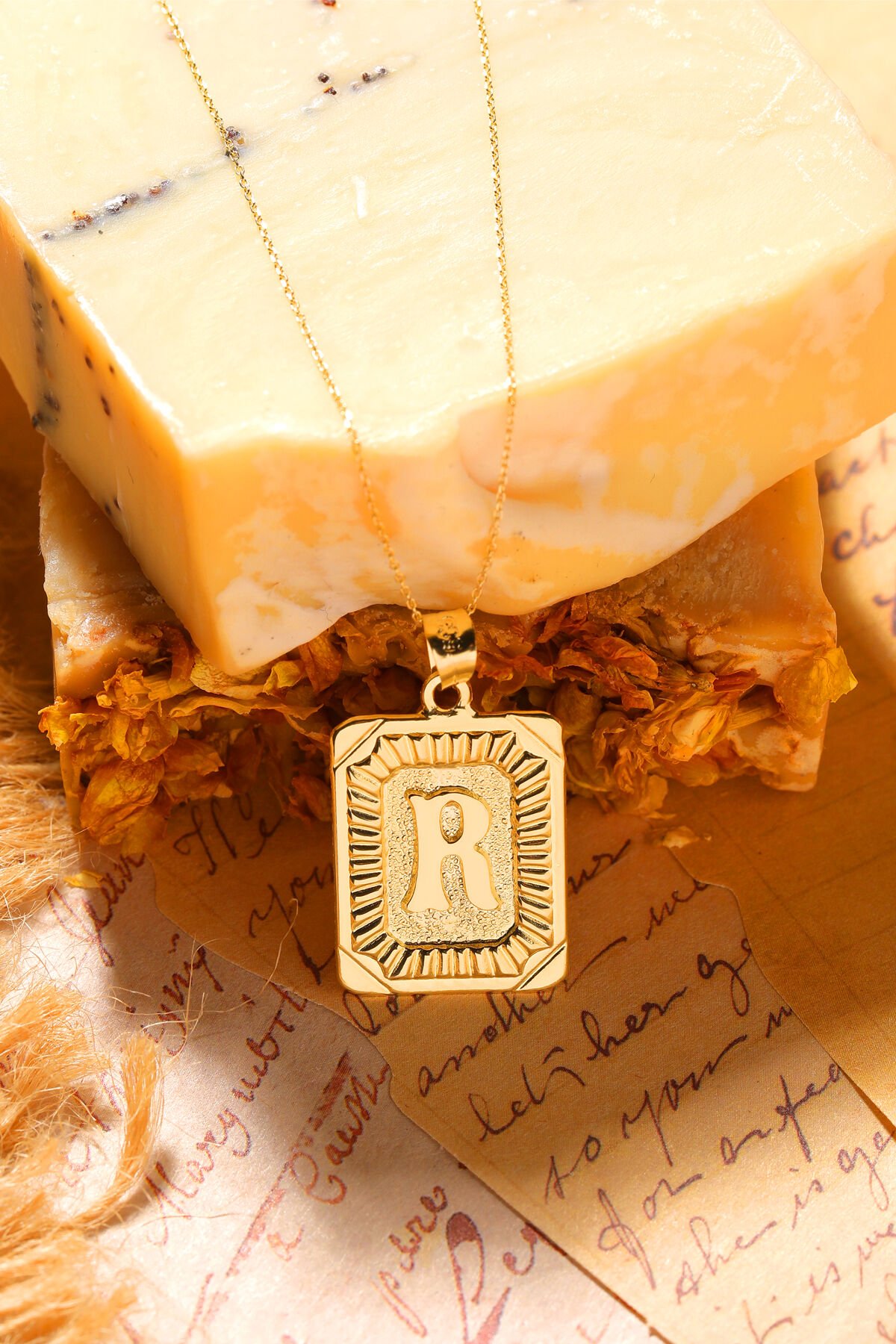 PRENSES PIRLANTA Kadın 14 Ayar Altın Kare Harf Kolye A & Z Harfi Altın Kolye Zincirli Harf Kolye 42 Cm R