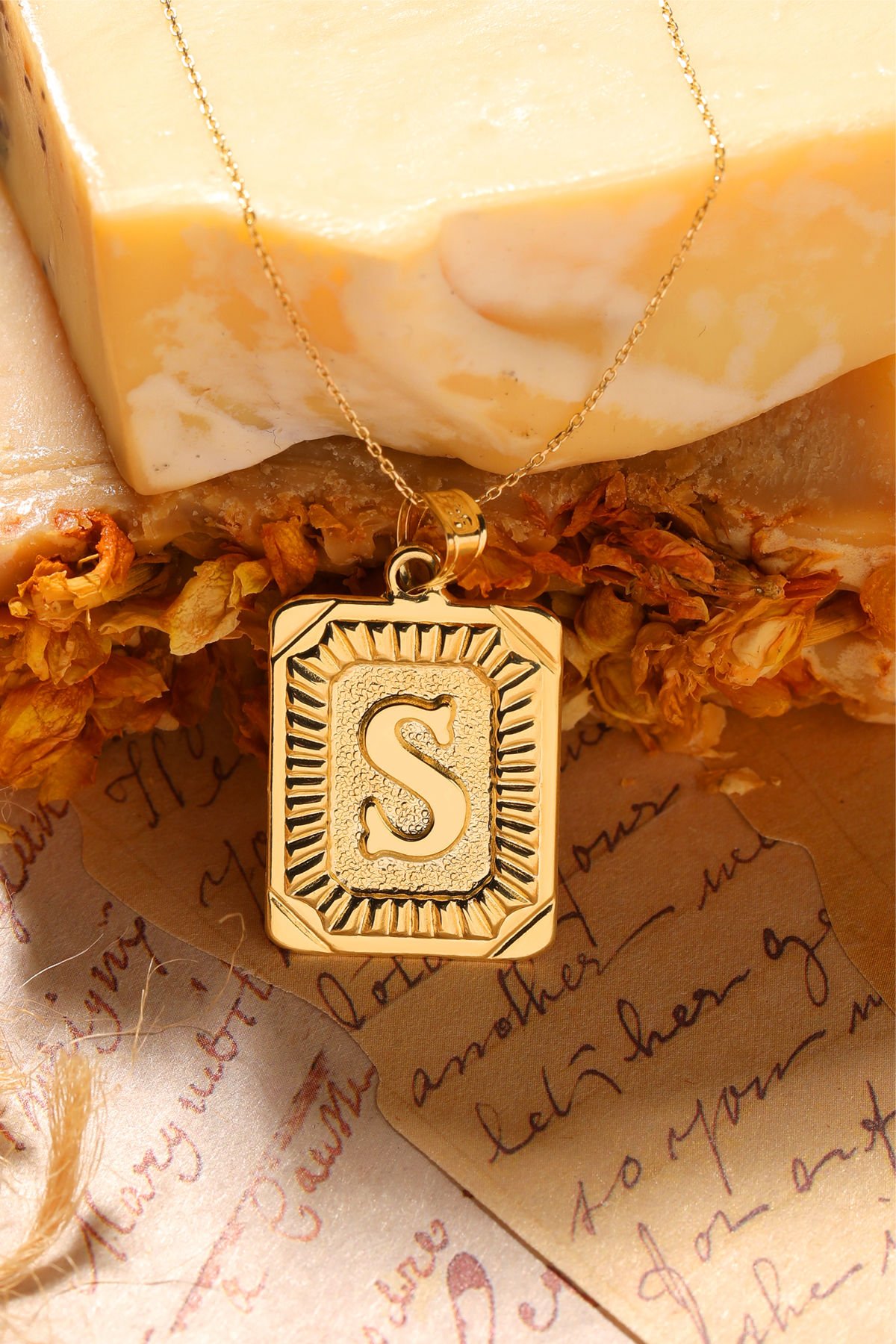 PRENSES PIRLANTA Kadın 14 Ayar Altın Kare Harf Kolye A & Z Harfi Altın Kolye Zincirli Harf Kolye 42 Cm S