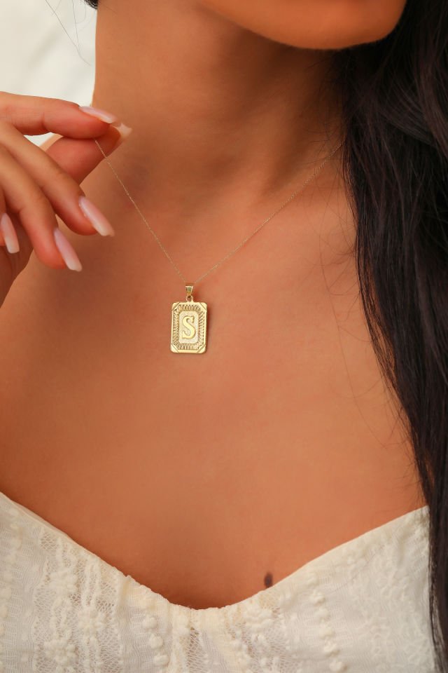 PRENSES PIRLANTA Kadın 14 Ayar Altın Kare Harf Kolye A & Z Harfi Altın Kolye Zincirli Harf Kolye 42 Cm S