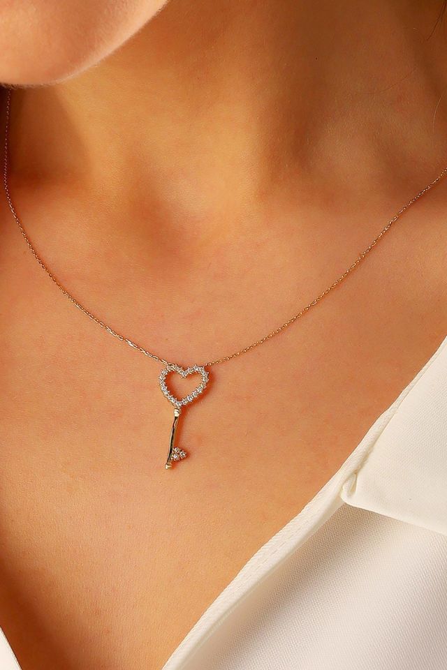 Prenses Pırlanta-14 Ayar Altın 2.5 cm Şans Anahtarı Altın Kolye Modeli