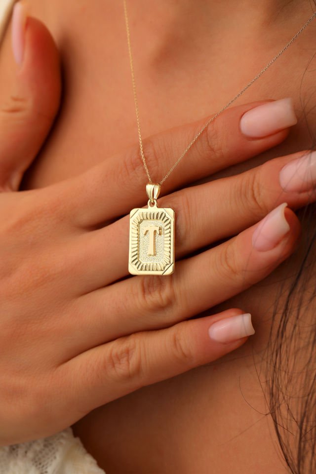 PRENSES PIRLANTA Kadın 14 Ayar Altın Kare Harf Kolye A & Z Harfi Altın Kolye Zincirli Harf Kolye 42 Cm T