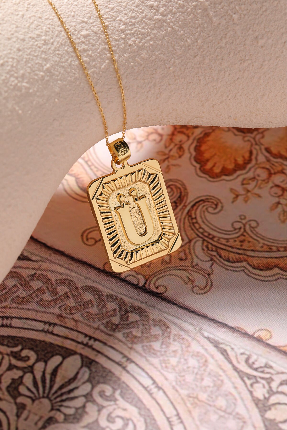 PRENSES PIRLANTA Kadın 14 Ayar Altın Kare Harf Kolye A & Z Harfi Altın Kolye Zincirli Harf Kolye 42 Cm Ü