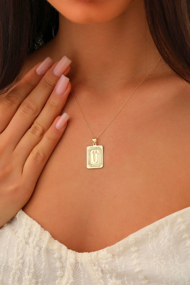 PRENSES PIRLANTA Kadın 14 Ayar Altın Kare Harf Kolye A & Z Harfi Altın Kolye Zincirli Harf Kolye 42 Cm Ü