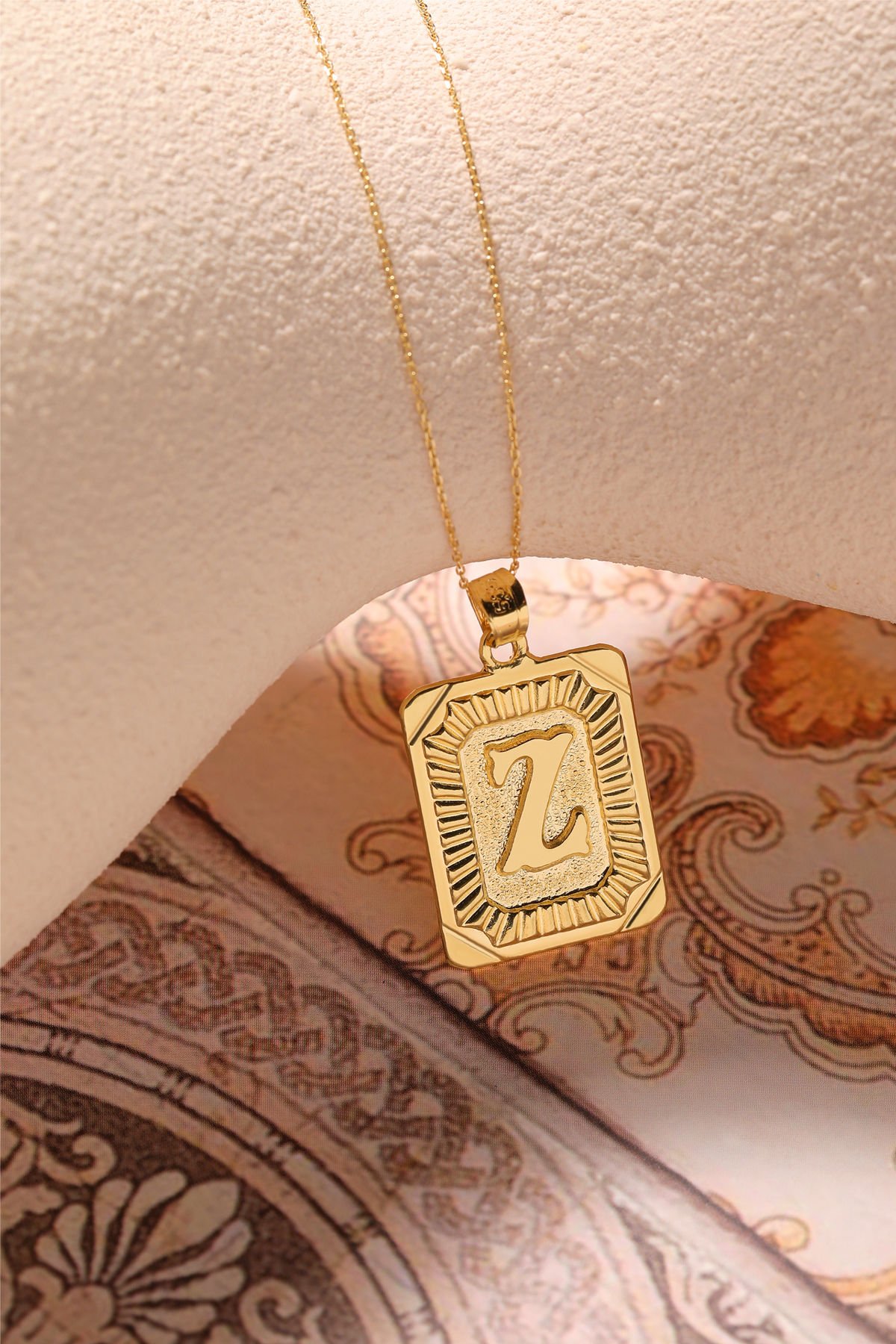 PRENSES PIRLANTA Kadın 14 Ayar Altın Kare Harf Kolye A & Z Harfi Altın Kolye Zincirli Harf Kolye 42 Cm Z