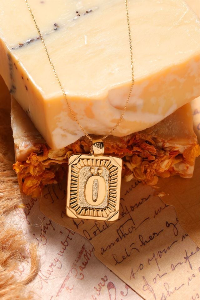 14 Ayar Altın Ö Harfi Kolye Ucu Kare Desenli Harf Zincir Dahil Değildir