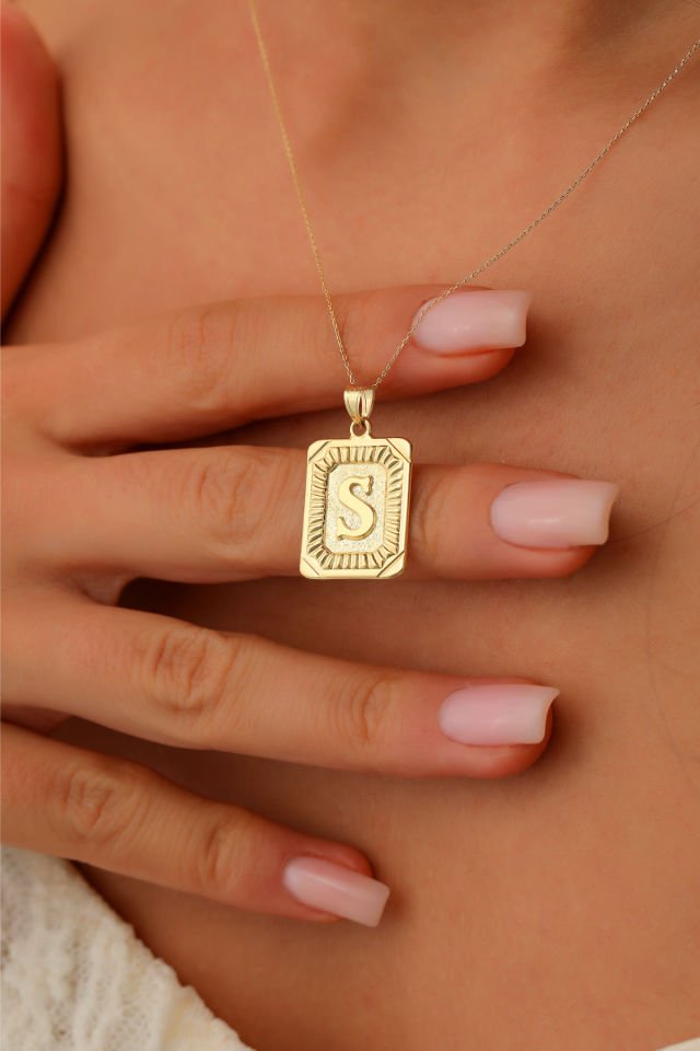 14 Ayar Altın S Harfi Kolye Ucu Kare Desenli Harf Zincir Dahil Değildir