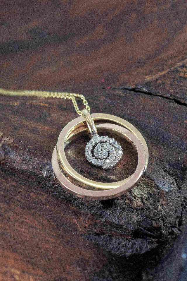 Prenses Pırlanta-Yeşil Beyaz Rose Üç Renk Altın Kolye Modeli 14 Ayar Altın